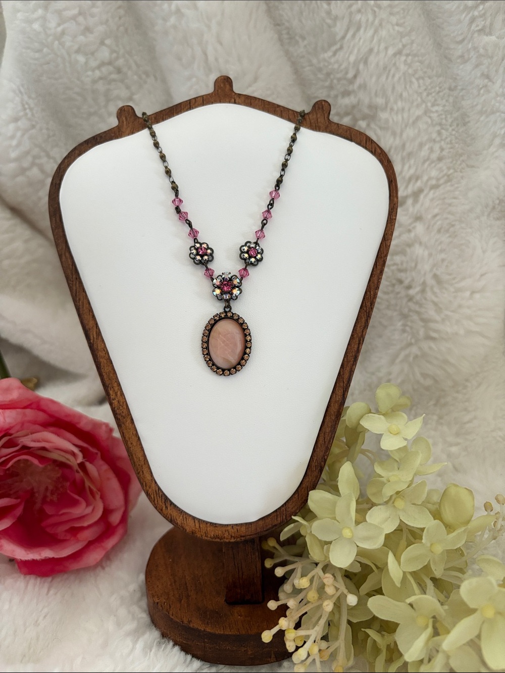 Vintage Pink Floral Oval Pendant Necklace - broken clasp